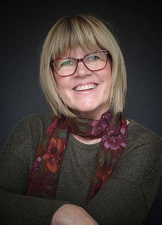 Deb Hellman Headshot